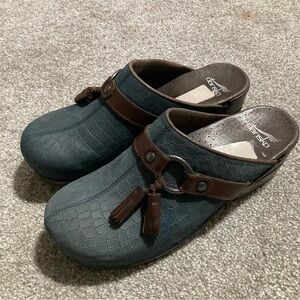 Dansko Shandi Blue Suede Platform Clogs Women’s Tassel 41 EU Danish Work